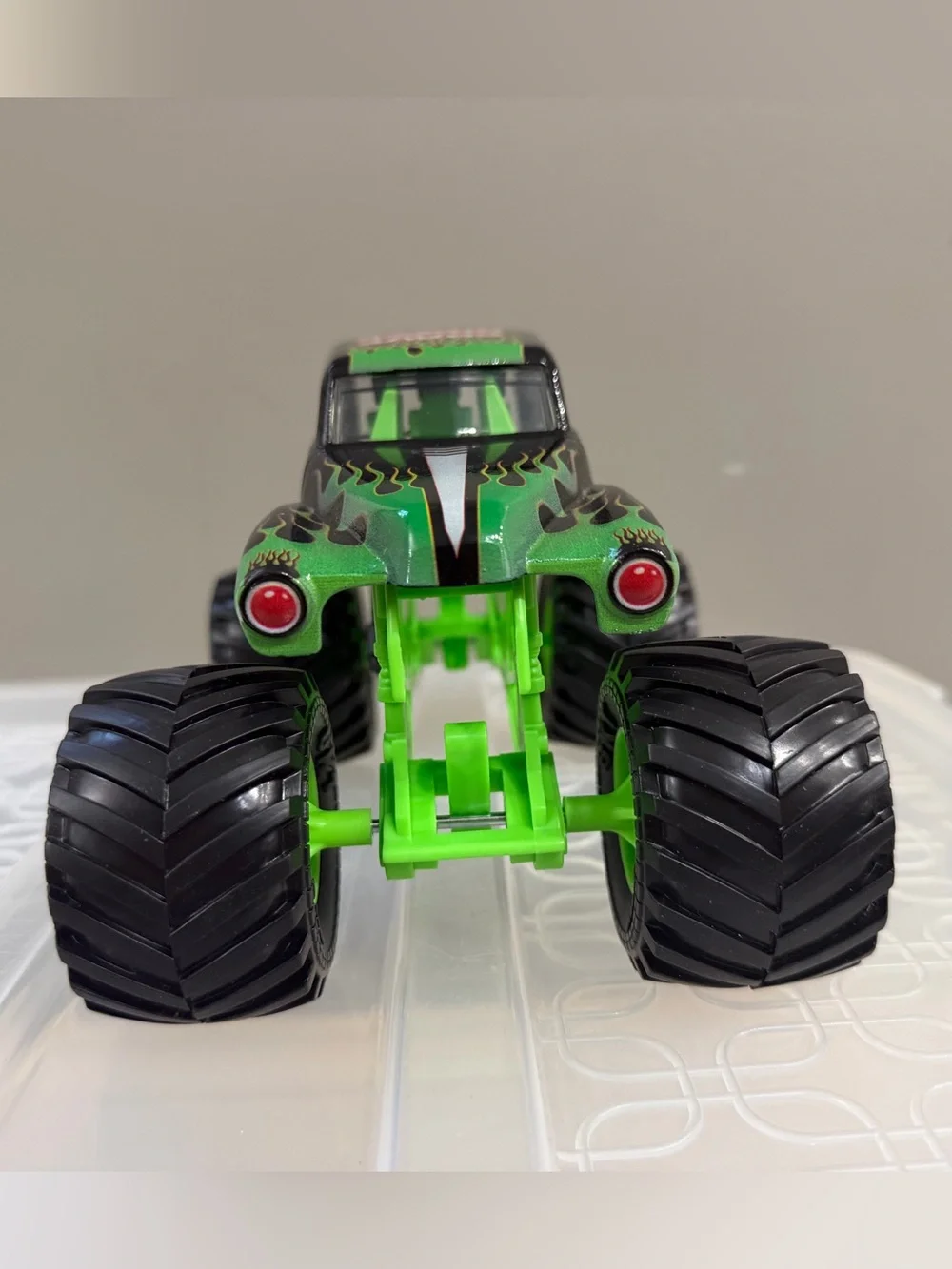 Monster Jam Grave Digger 1:24 Scale Die Cast Monster Truck
